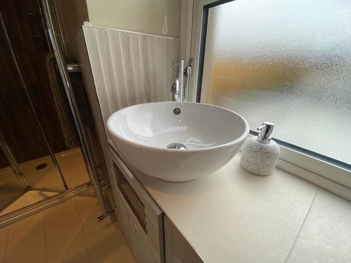 The Gate Lodge At Dunnanew - 4 Star- Sleeps 5 Seaforde Exterior photo